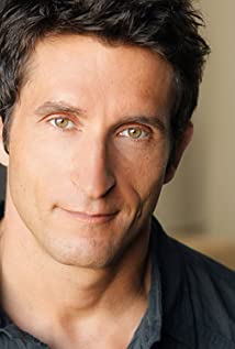 How tall is Jonathan LaPaglia?